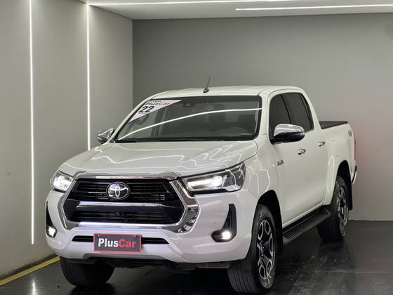 TOYOTA HILUX 2.8 D-4D TURBO DIESEL CD SRX 4X4 AUTOMÁTICO TOYOTA HILUX 2.8 D-4D TURBO DIESEL CD SRX 4X4 AUTOMÁTICO